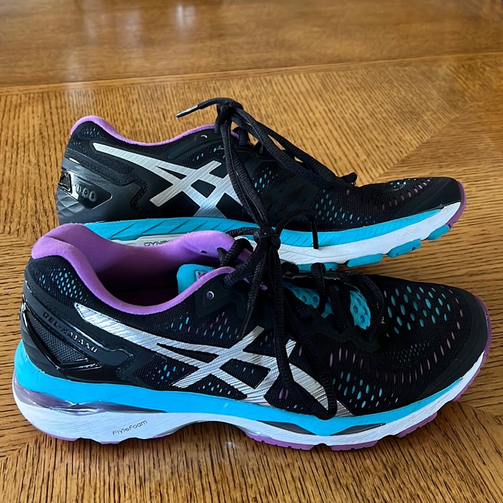 Women’s ASICS KAYANO 23 size 8 running shoes.